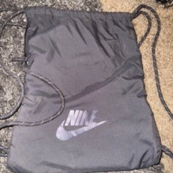 Gray Nike drawstring backpack - Picture 1 of 3